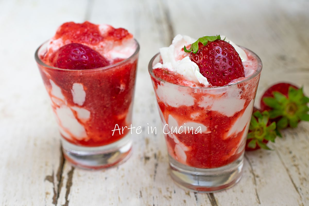 MOUSSE FROIDE AUX FRAISES et crème