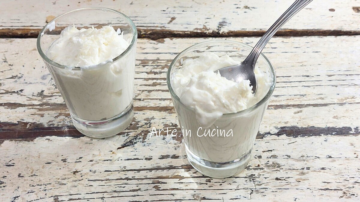 MOUSSE RAFFAELLO dessert à la cuillère à la noix de coco
