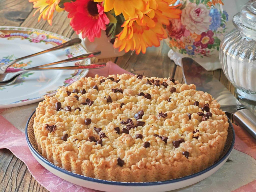 Tarte émiettée au cœur de barres chocolatées