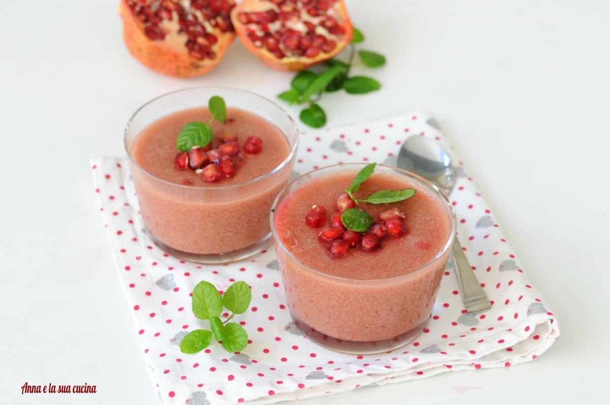 Panna cotta au jus de grenade