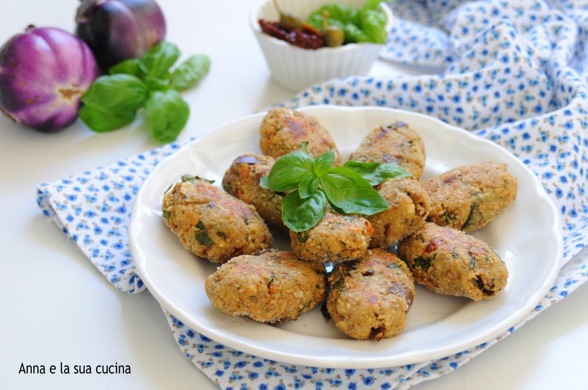 Boulettes d’aubergines avec tomates séchées et câpres