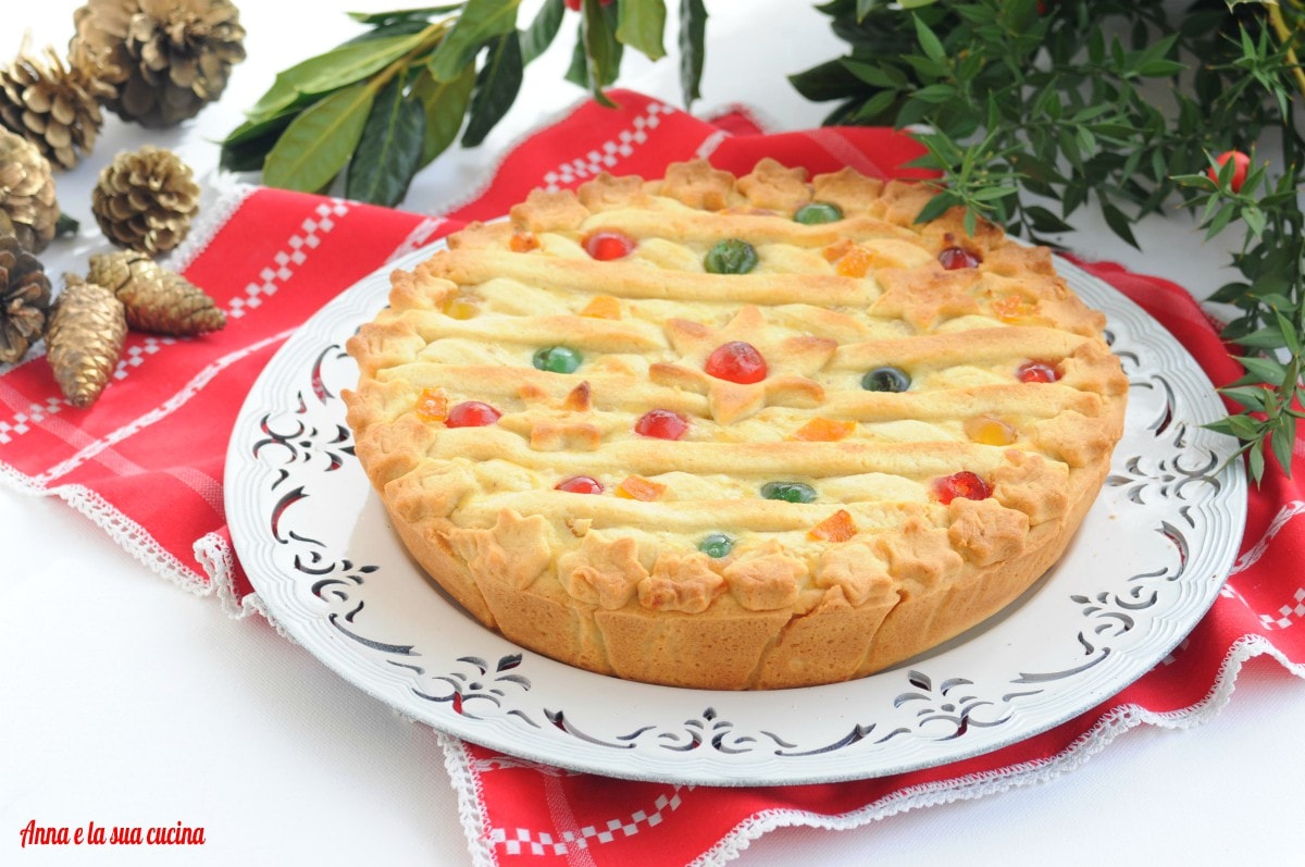 Pastiera de Noël avec fruits confits variés