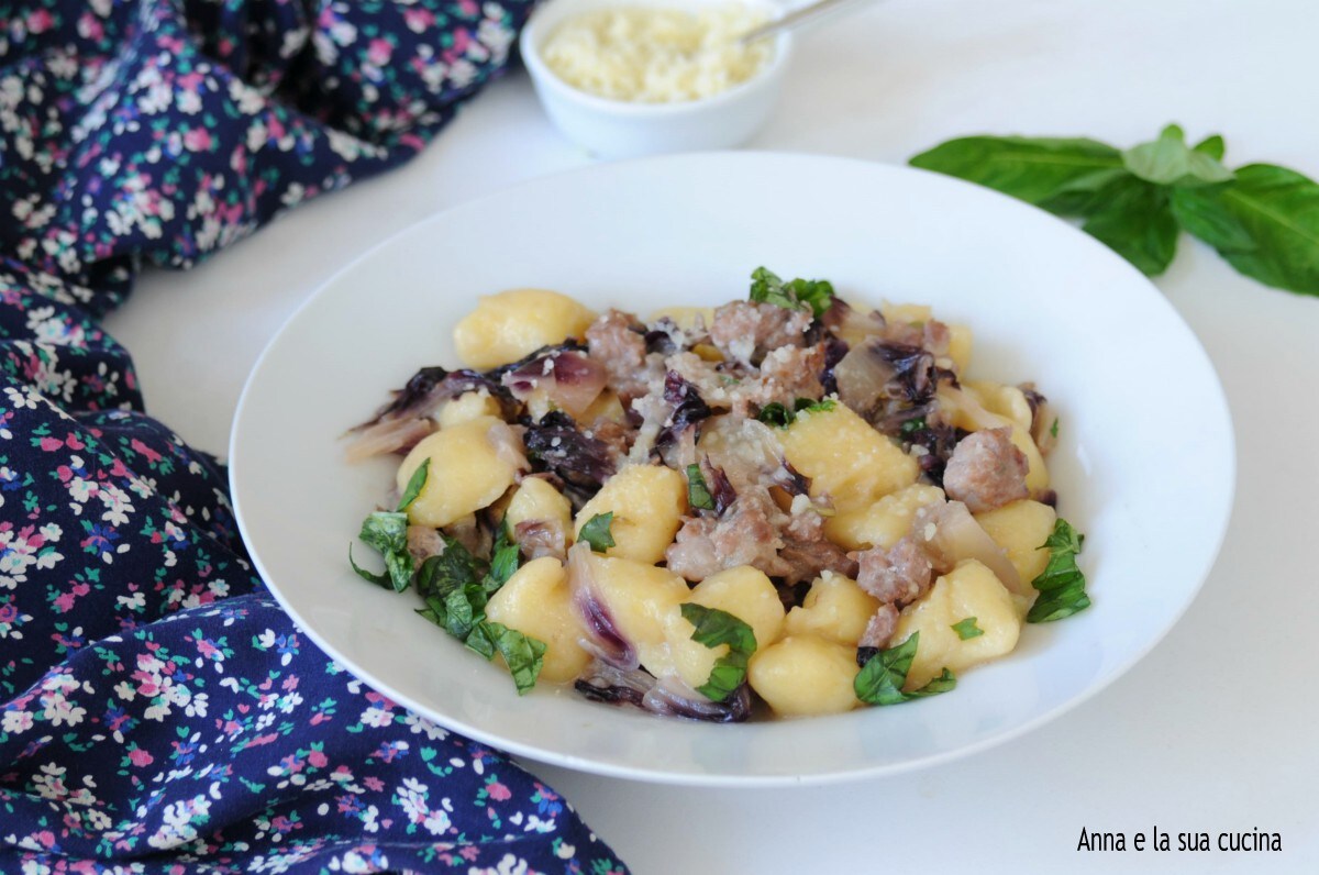 Gnocchi avec radicchio et saucisse