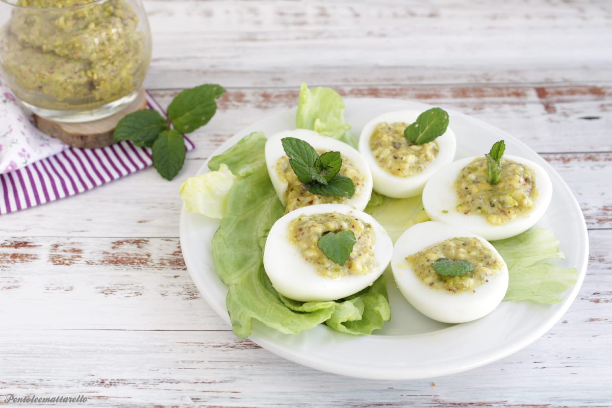 Oeufs durs avec pesto de pistache