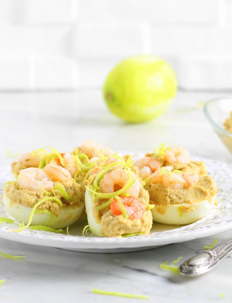 Œufs farcis aux crevettes et macédoine
