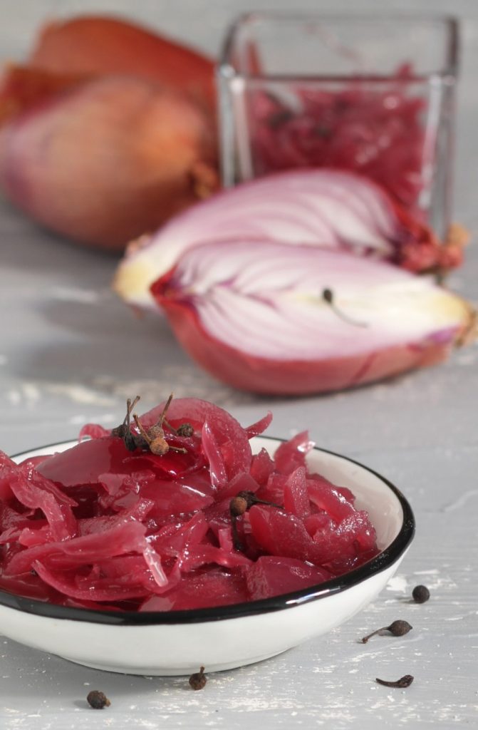 Conserve d'oignons rouges au goût aigre-doux