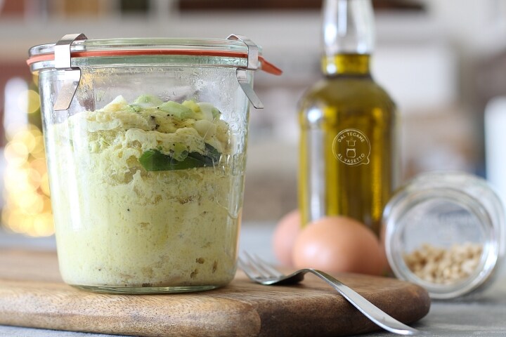 Omelette aux oignons en cuisson en bocal