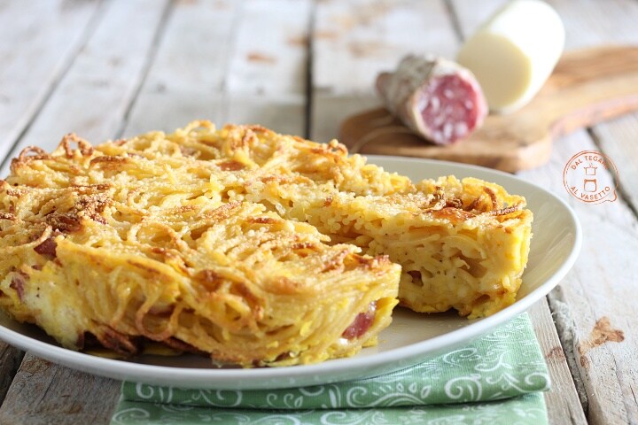 Omelette de pâtes dans la friteuse à air