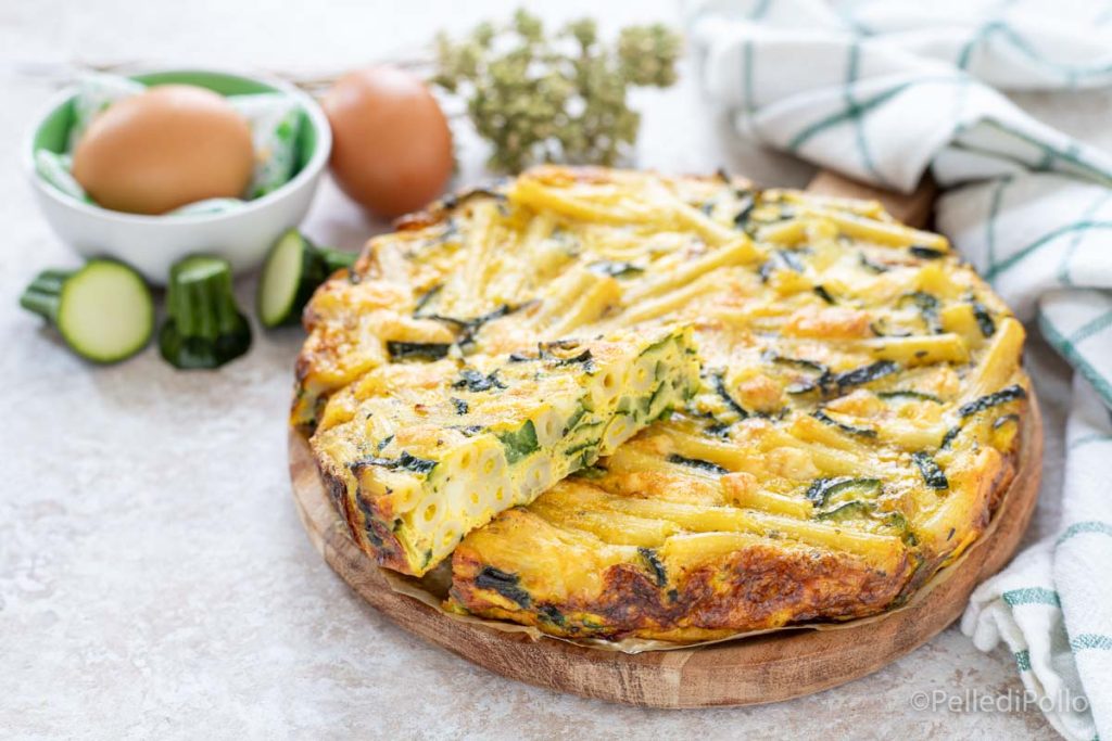 omelette de pâtes avec courgettes