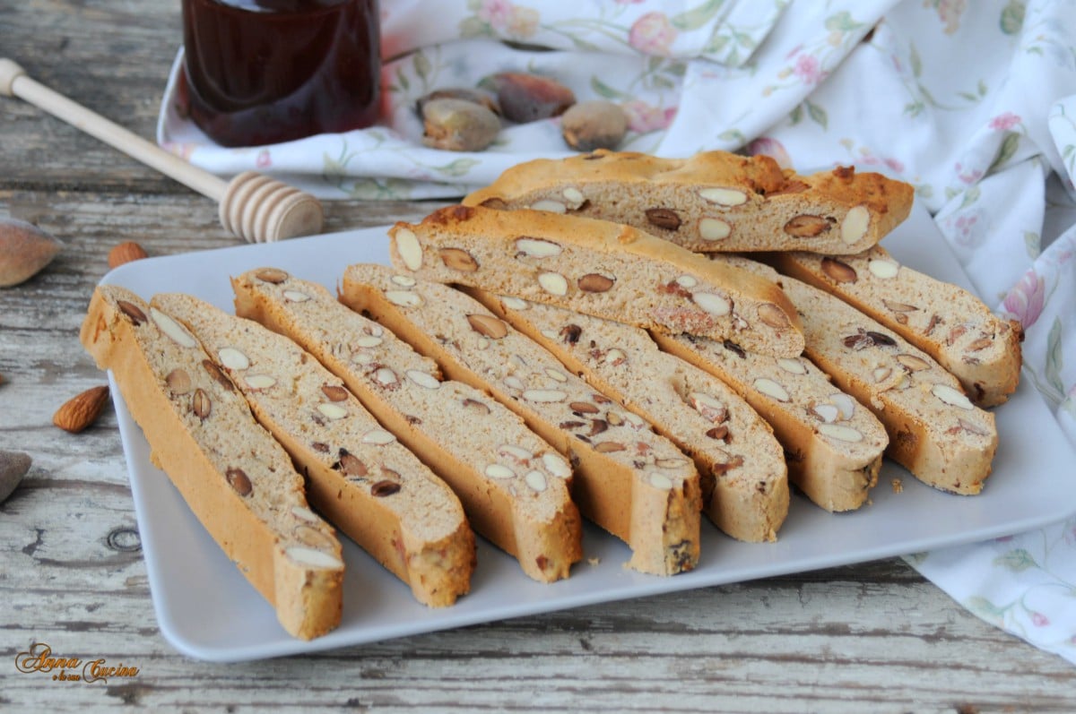 Biscuits aux amandes moelleux au miel (recette calabraise)