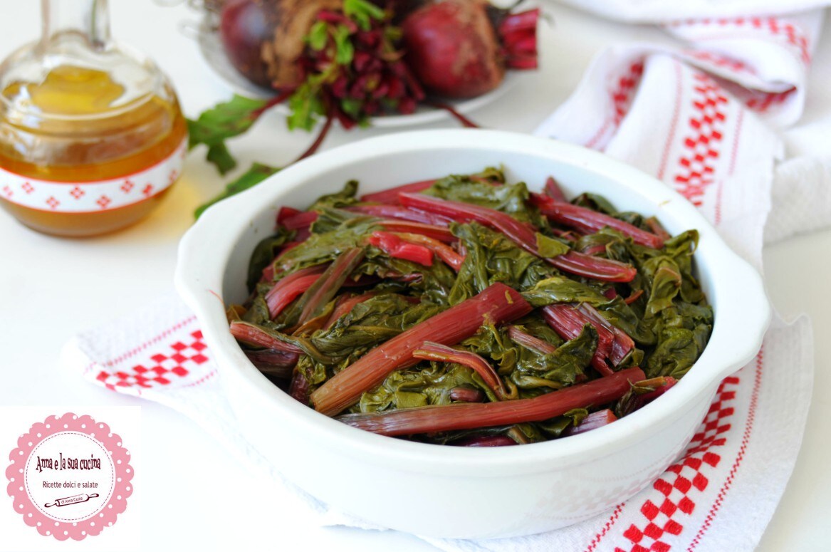 Côtes de betteraves rouges bouillies