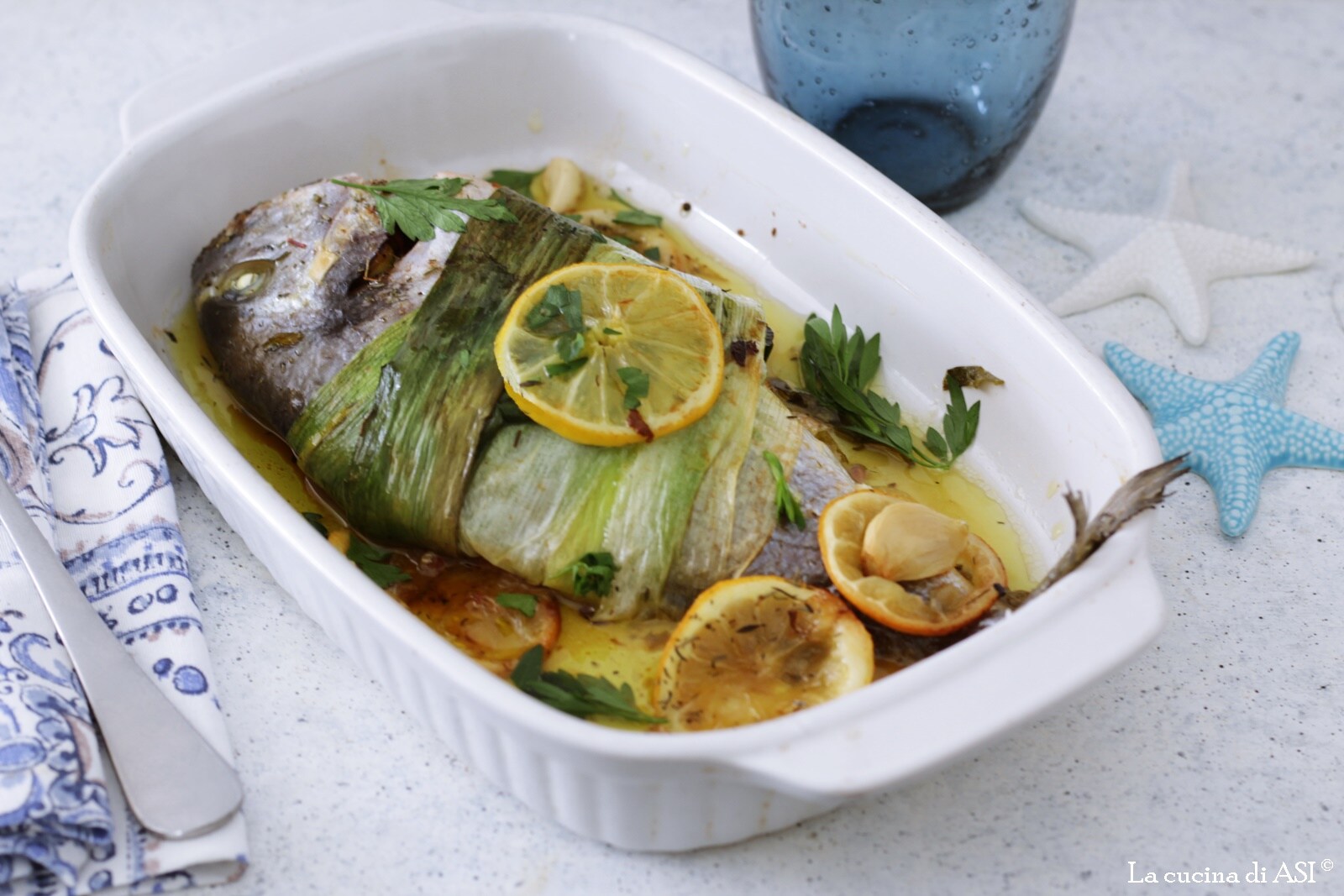 Dorade avec poireaux et herbes