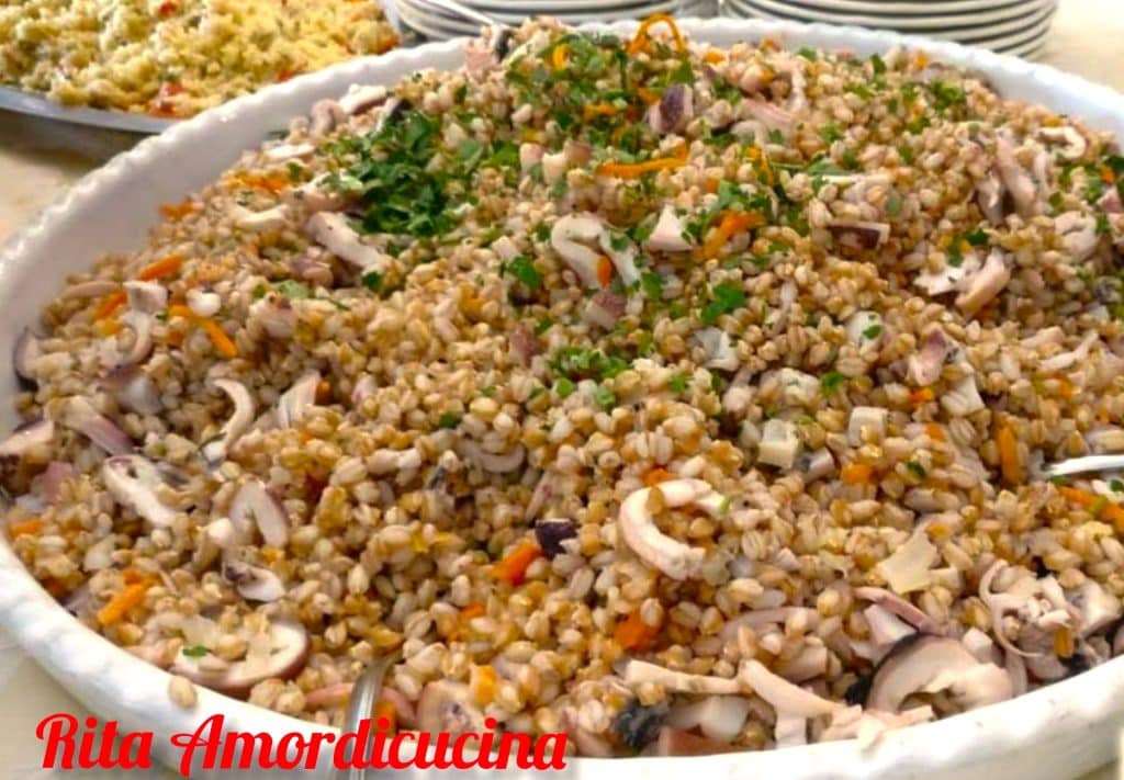 Salade de fruits de mer avec orge et carottes