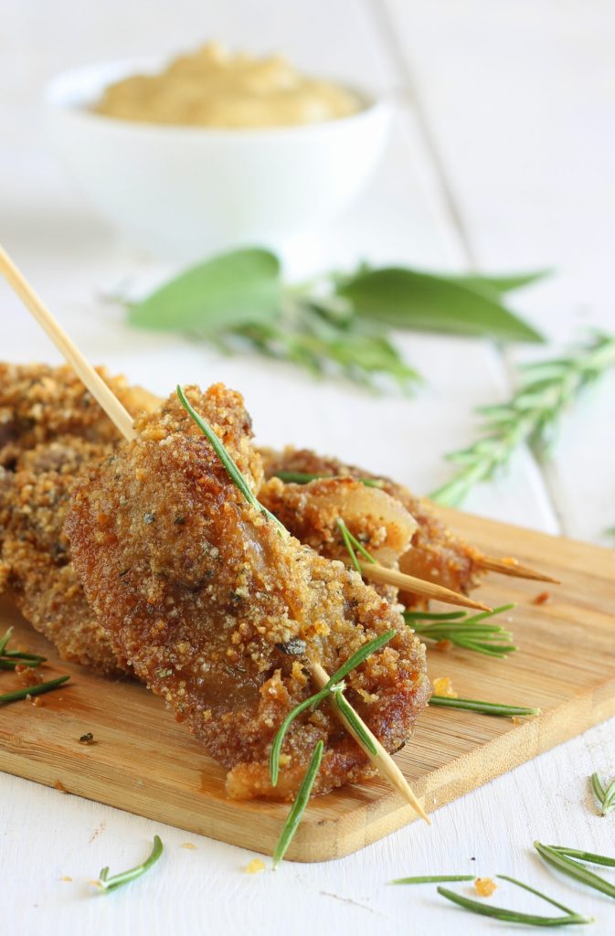 Brochettes de poitrine fraîche panée