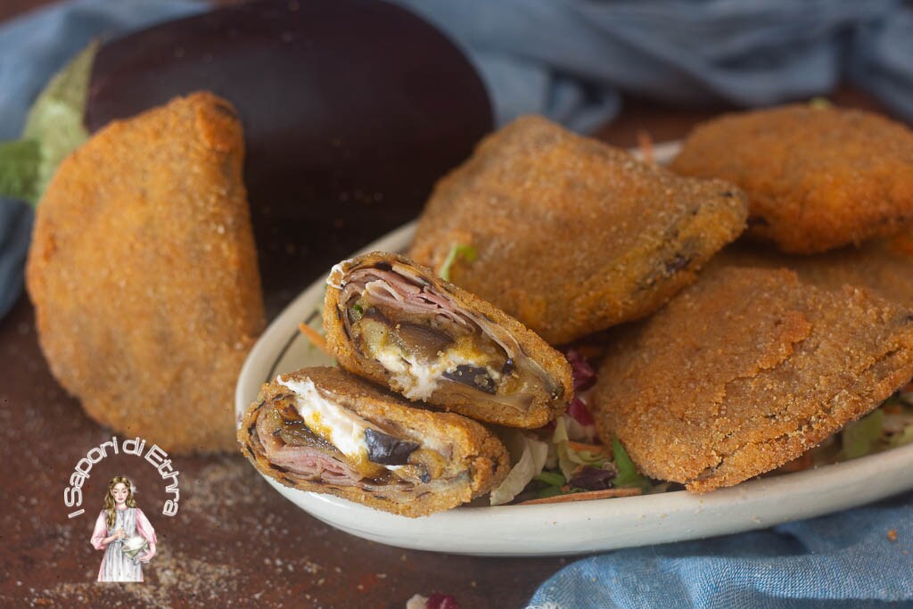 Panzerotti d’aubergines farcis et frits