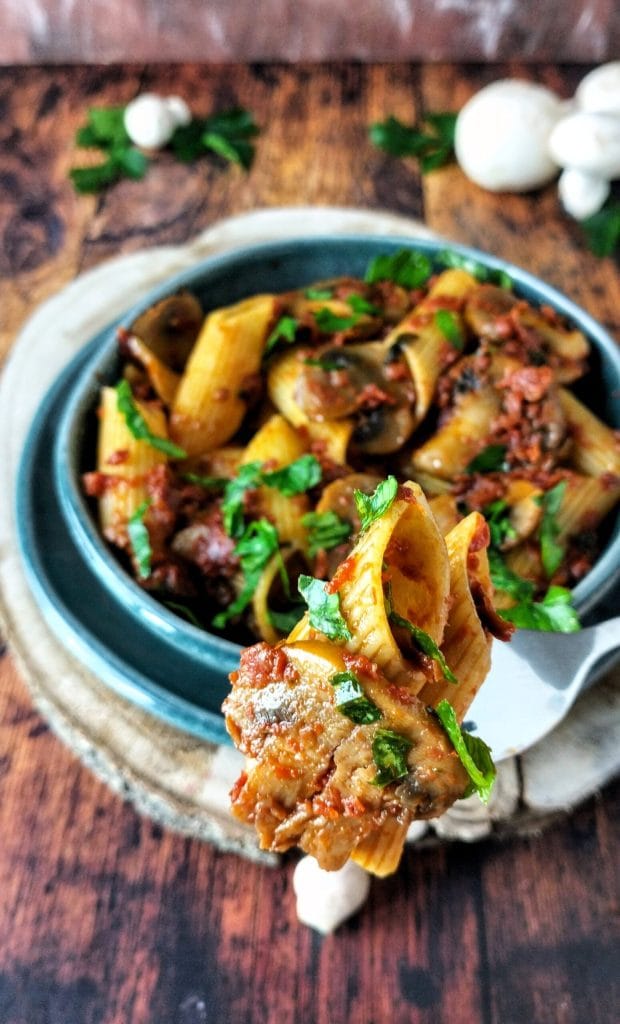 pâtes-aux-champignons-et-pesto-de-tomates-détail