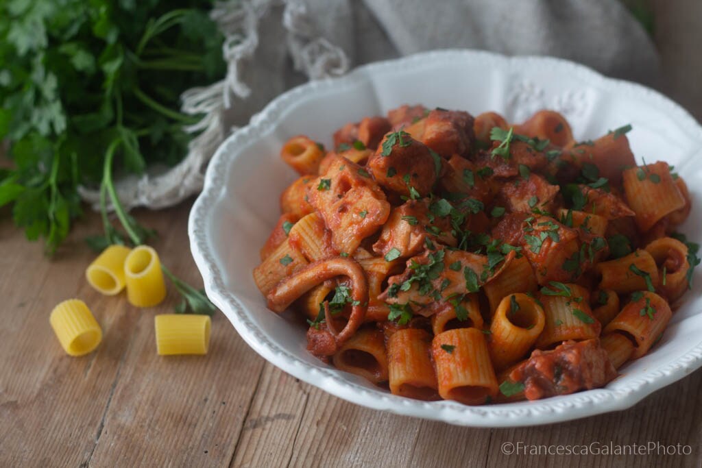 Pâtes avec sauce aux tentacules de calmar