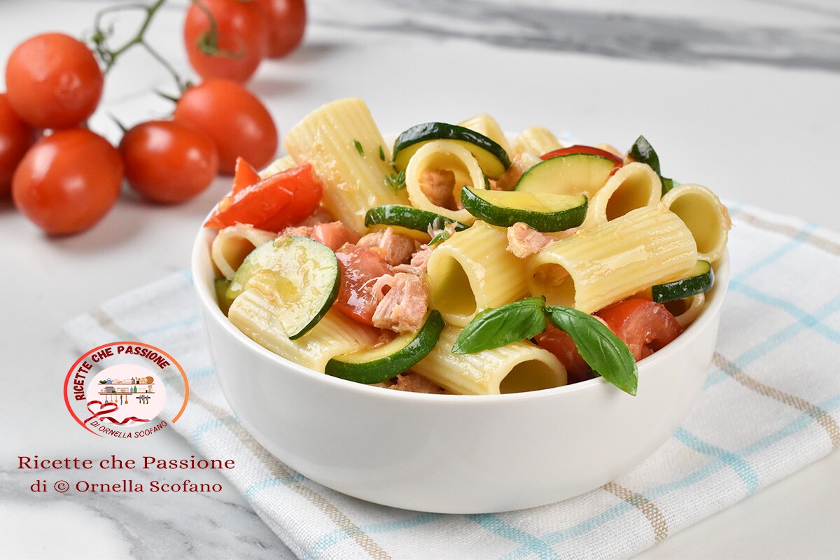 Pâtes froides au thon et courgettes