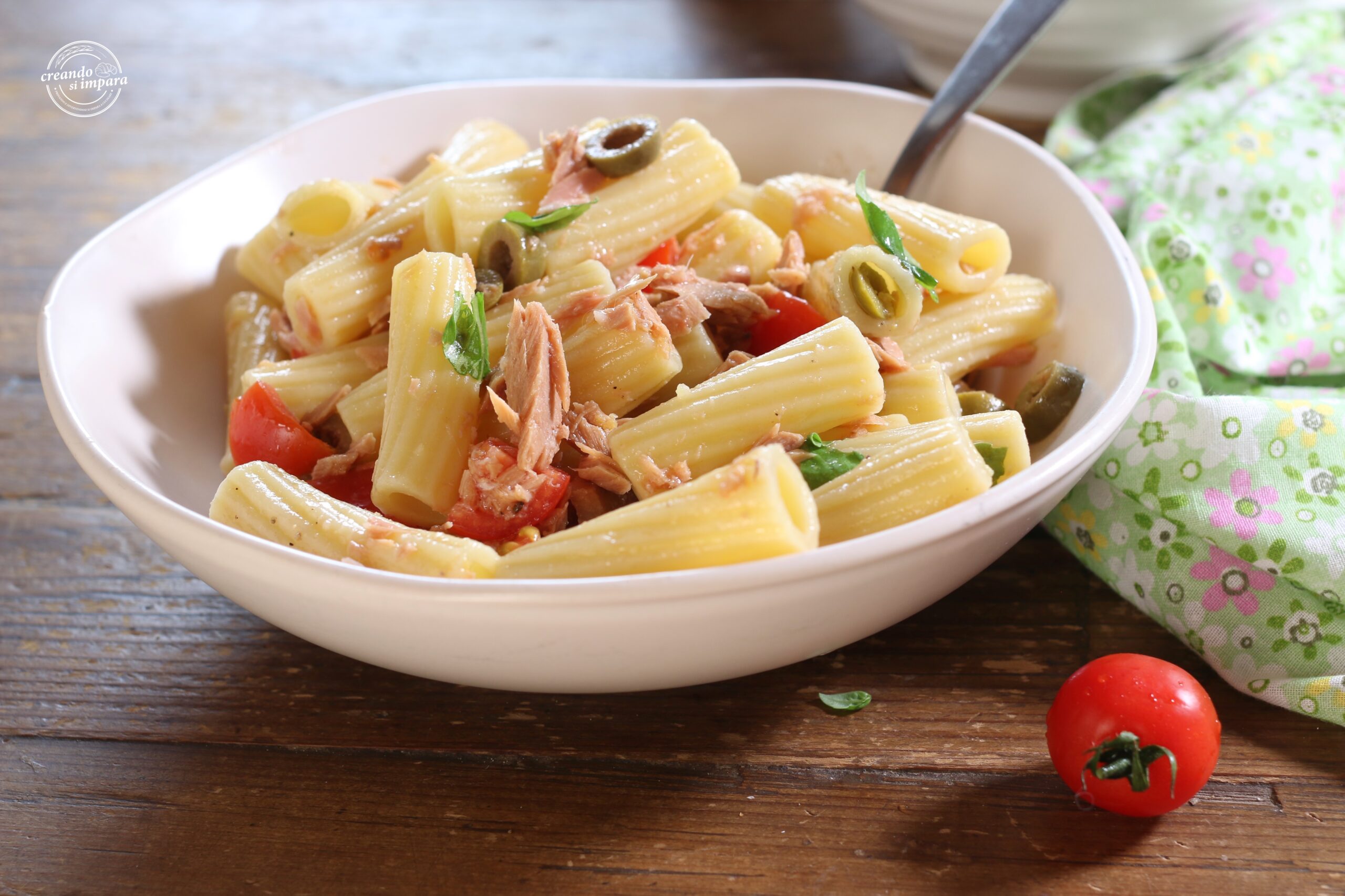 Pâtes froides au thon et à la tomate