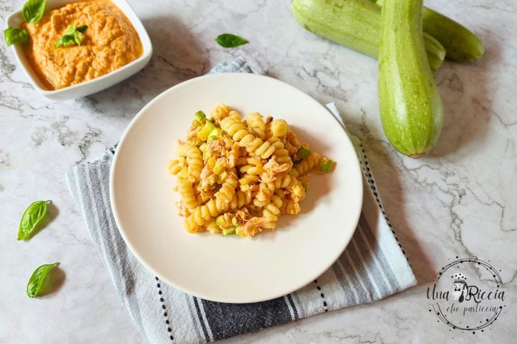 pasta-fredda-salmone-fresco-zucchine-copertina