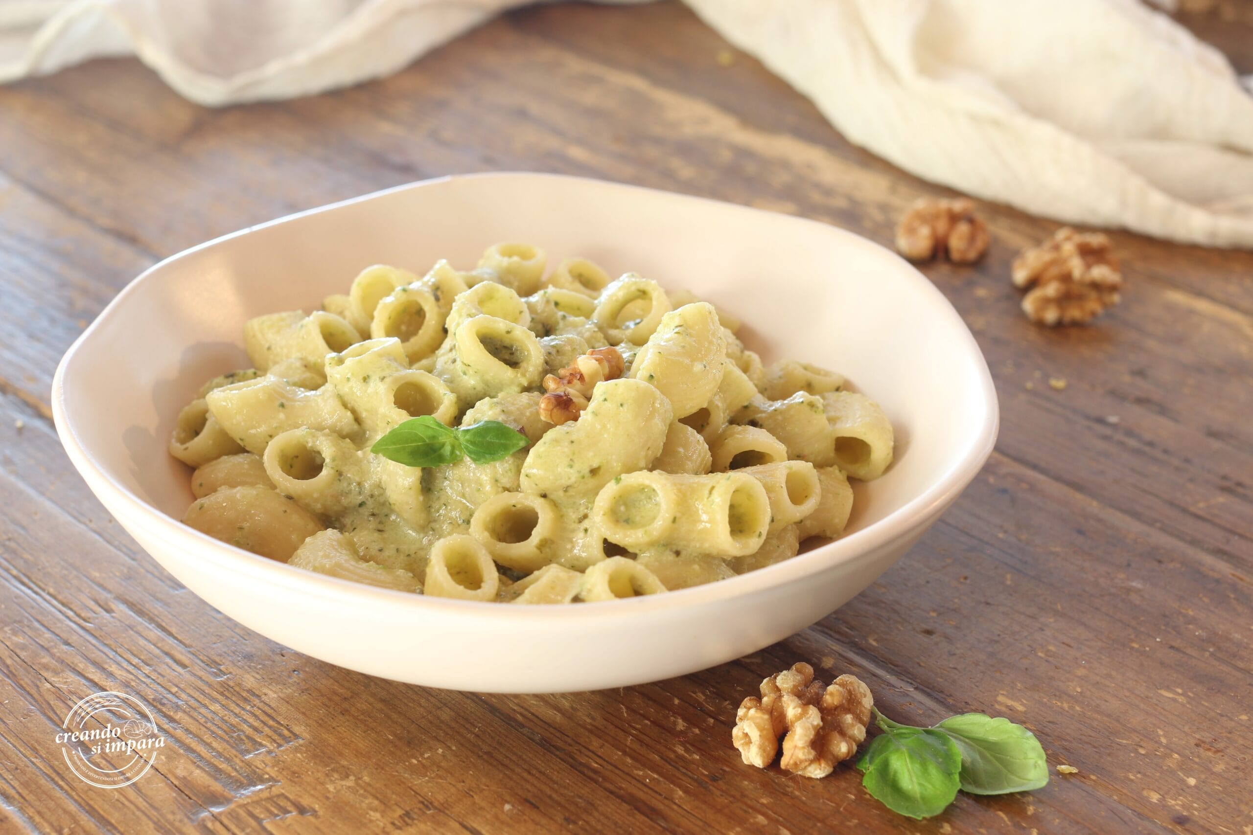 Pâtes au pesto de courgettes et noix
