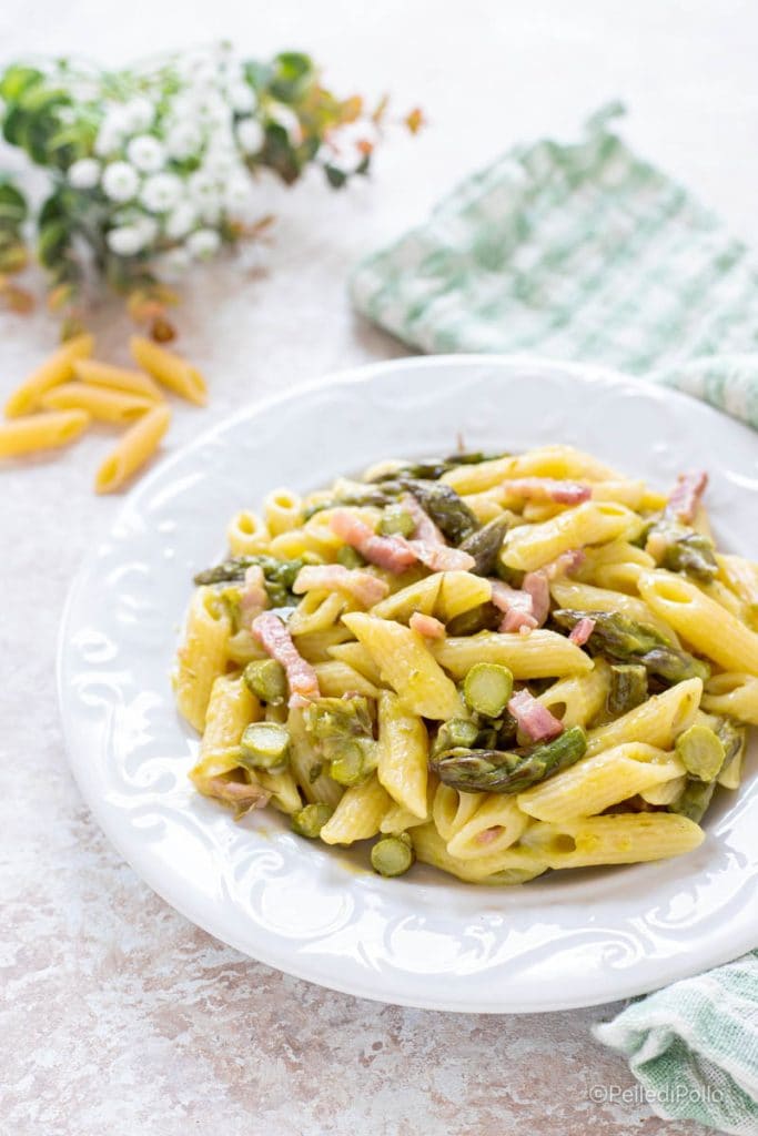 pâtes crémeuses aux asperges et speck