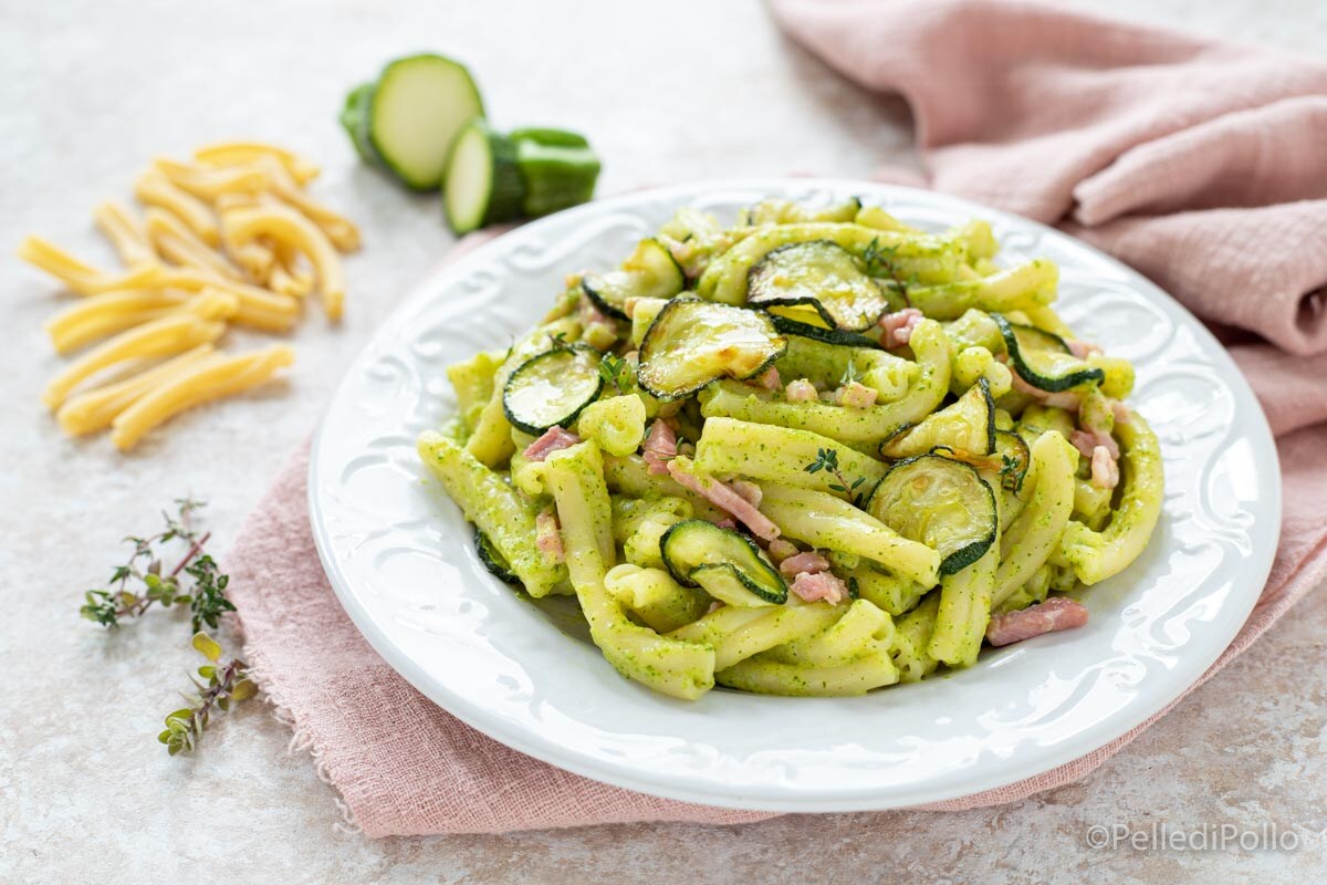 Pâtes à la crème de courgettes et lardons