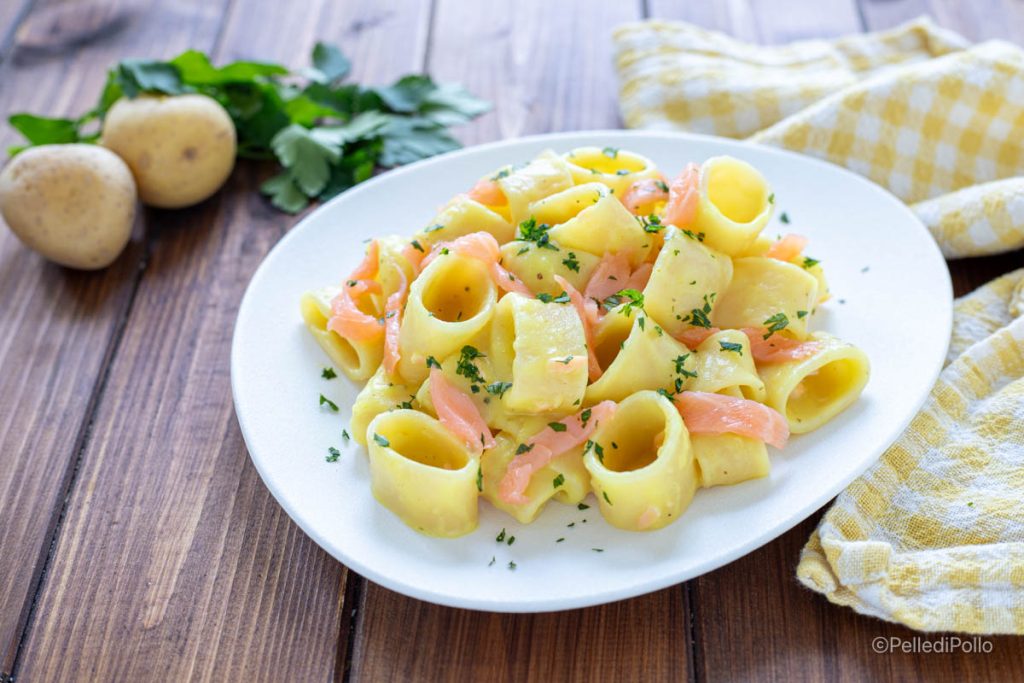 pâtes à la crème de pommes de terre et saumon