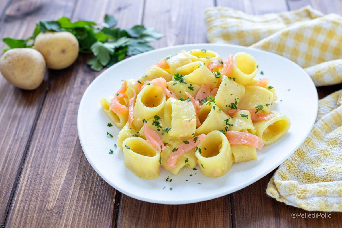 Pâtes à la crème de pommes de terre et saumon