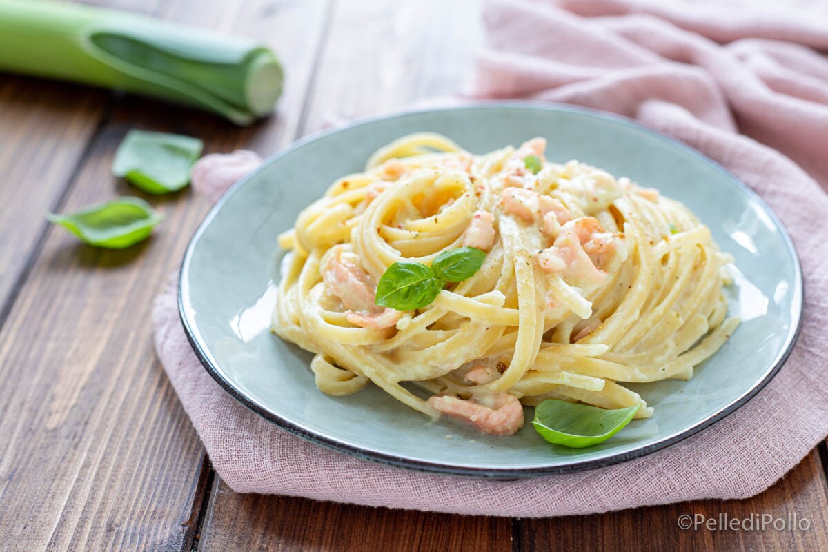 Pâtes à la crème de poireaux et saumon