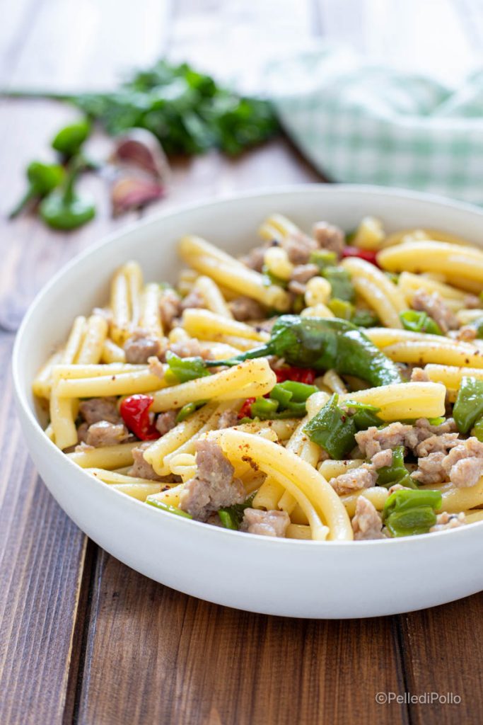 pâtes aux friggitelli avec saucisse