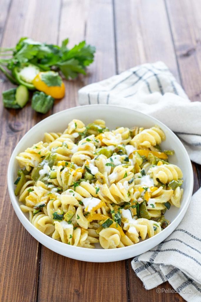 pâtes crémeuses avec feta et légumes