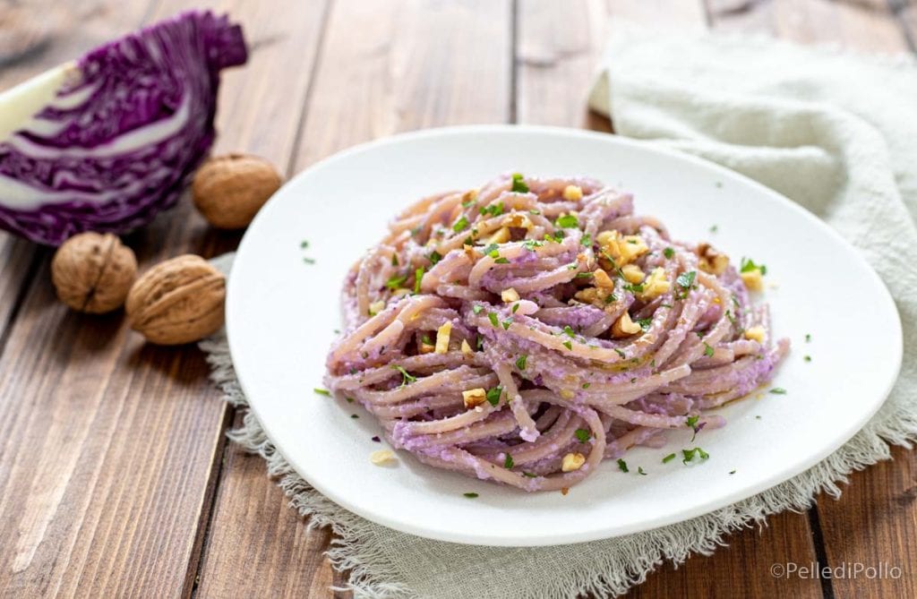 pâtes au pesto de chou rouge