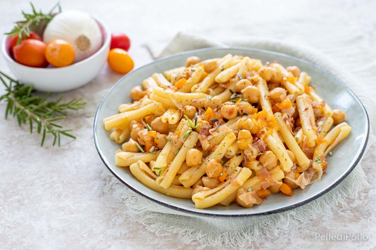 Pâtes aux pois chiches et speck