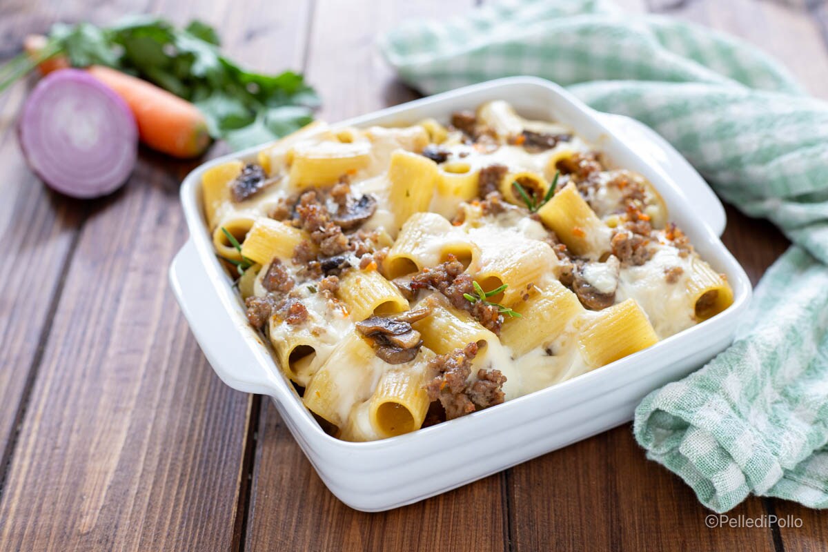 Pâtes au four avec ragoût blanc et champignons