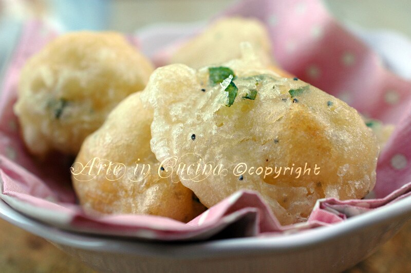 Petites pizzas frites de pâte levée