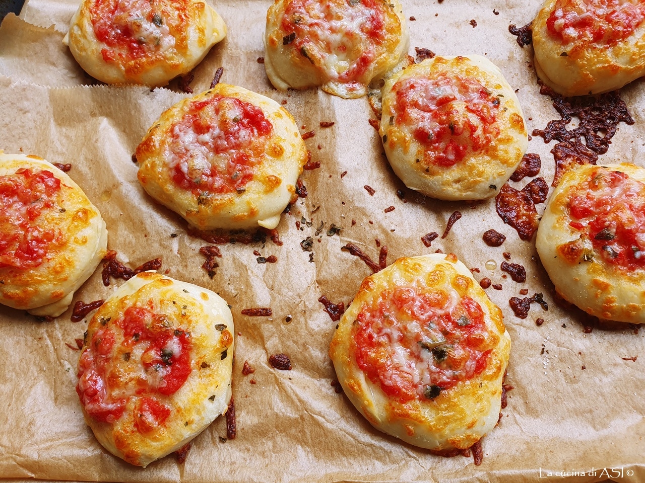 Petites pizzas moelleuses pour le buffet