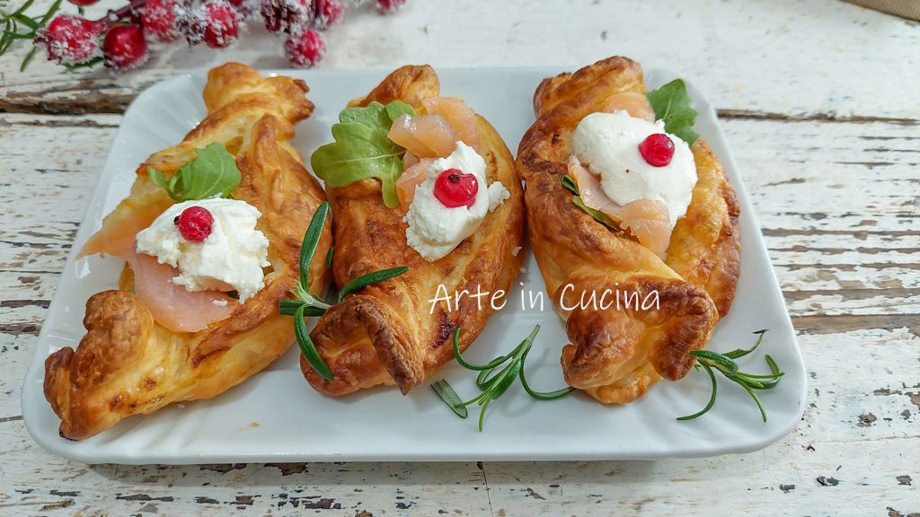 PETITS BATEAUX de FEUILLETÉ SAUMON et philadelphia