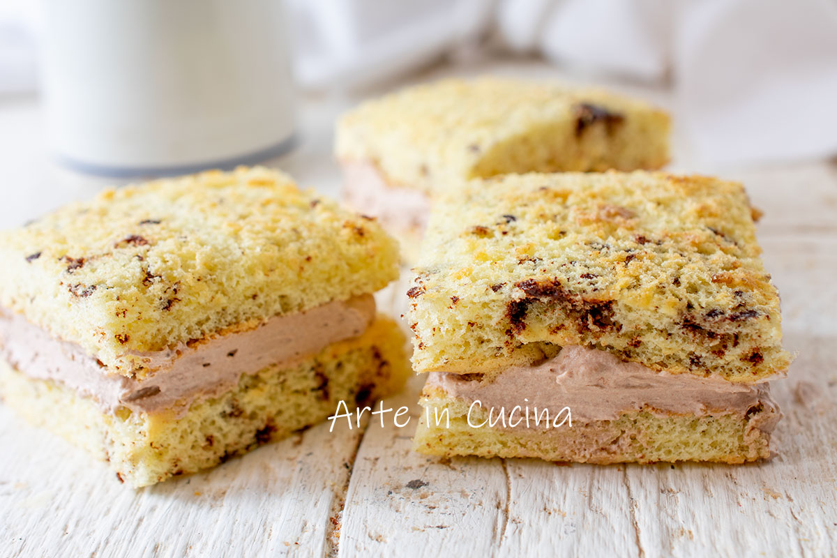 Petits gâteaux au chocolat des œufs de Pâques