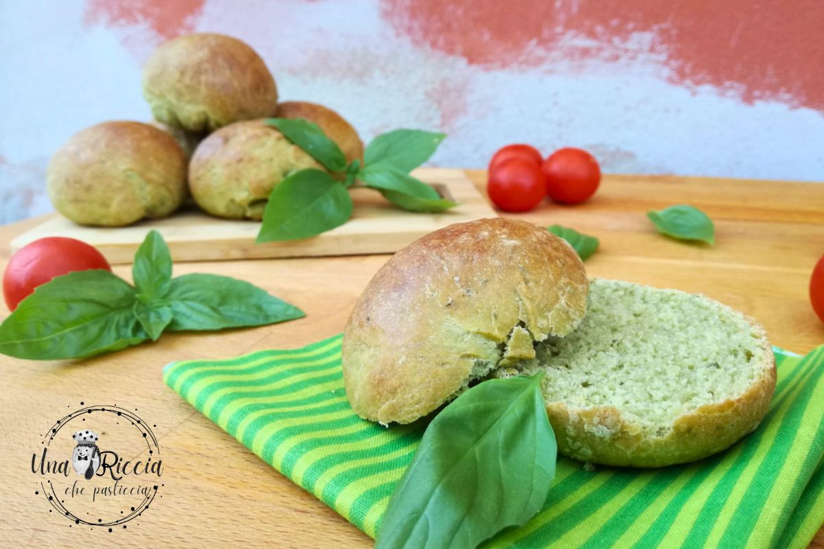 Petits pains moelleux au basilic