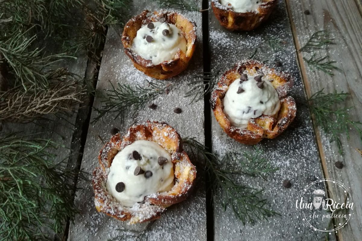 Petits paniers de panettone avec crème à la ricotta