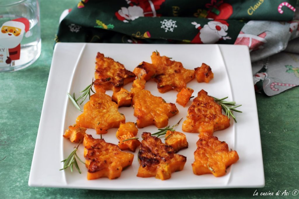 petits sapins de pommes de terre aromatiques