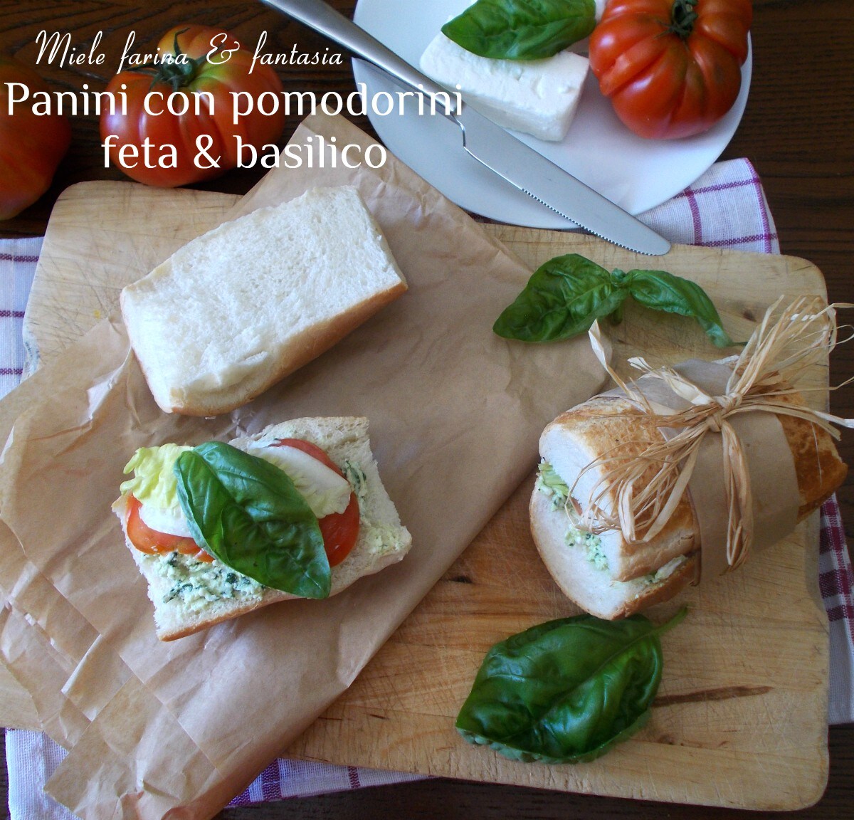 Petits pains avec tomates cerises, crème de basilic et feta