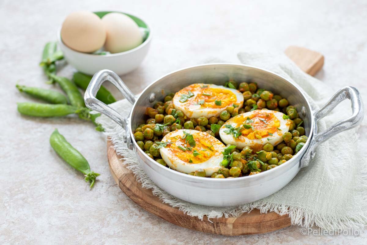 Petits pois aux œufs durs en sauce