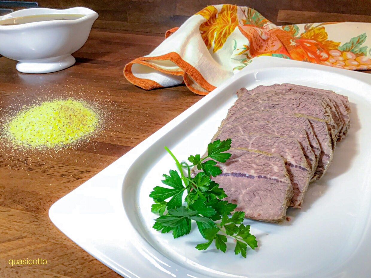 Rôti de bœuf mariné cuit à l’autocuiseur électrique