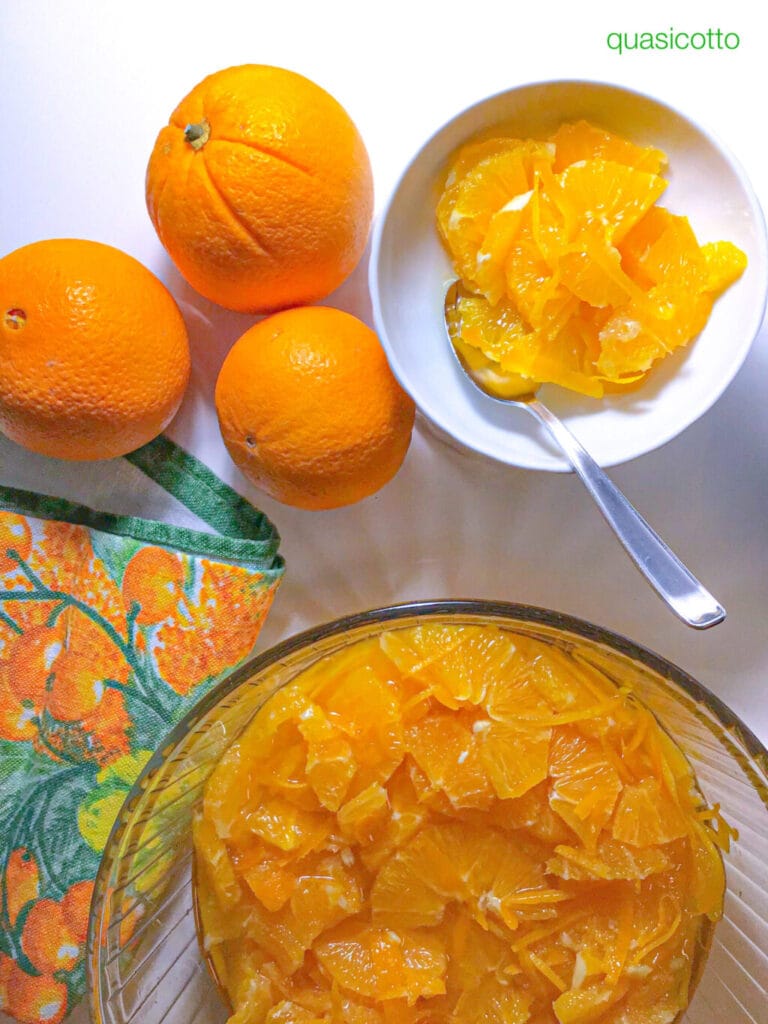 Salade d'oranges avec écorces caramélisées