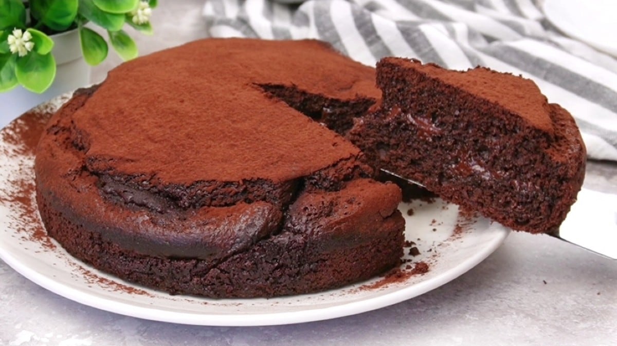 GÂTEAU AU CHOCOLAT AVEC COEUR FONDANT