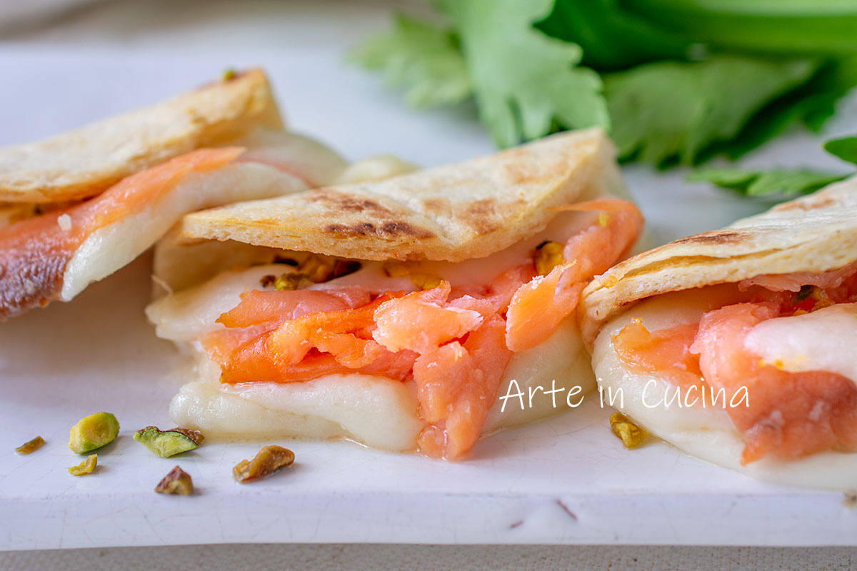 Galettes au saumon et mozzarella, apéritif savoureux
