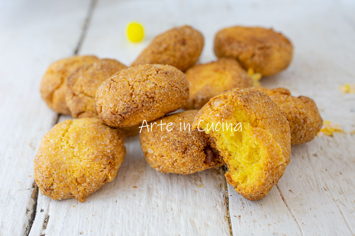 Piadòt ou gialletti biscuits de Pâques romagnols