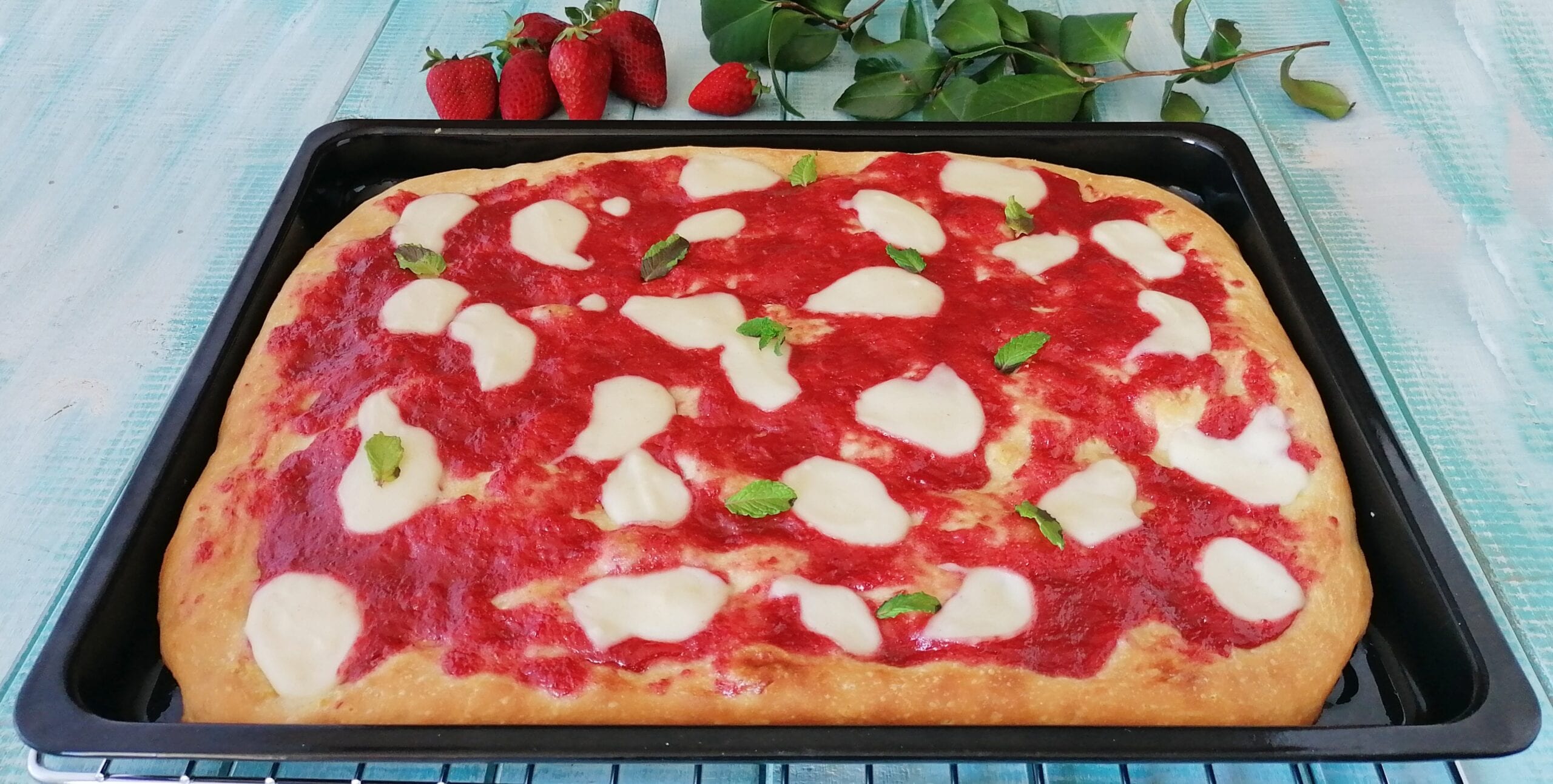 BRIOCHE CRÈME ET FRAISES QUI SE PREND POUR UNE PIZZA